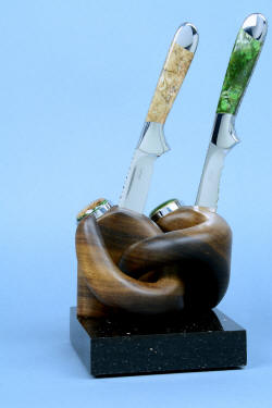 "Clarau Magnum and Kineau Magnum" fine handmade chef's knives, side view of hand-carved sculpted stand