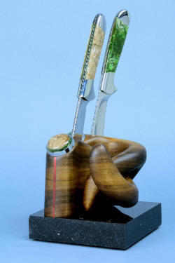 "Clarau Magnum and Kineau Magnum" fine handmade chef's knives, stand view