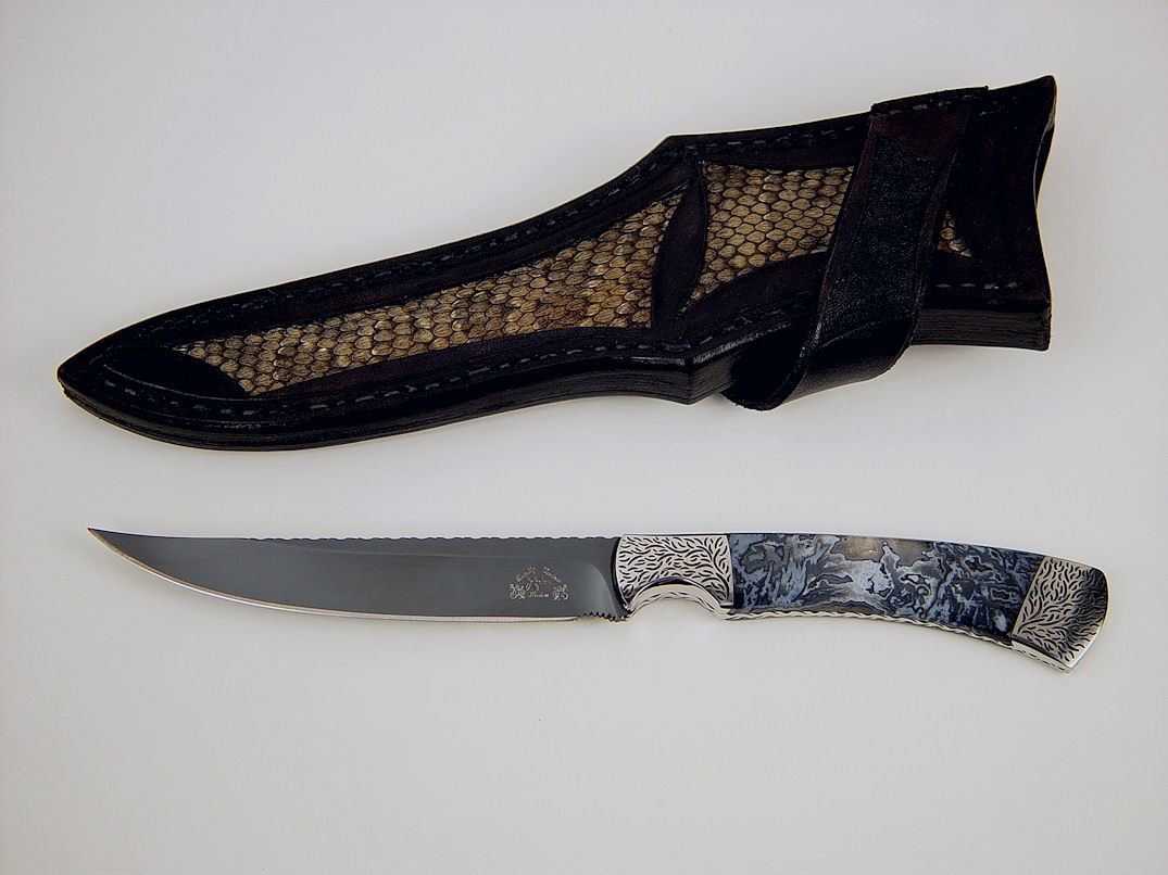 "Wasat" obverse side view in mirror polished O1 high carbon tungsten-vanadium tool steel blade, hand-engraved O-1 steel bolsters, Moss Agate gemstone handle, Prairie Rattlesnake skin inlaid in hand-carved leather sheath 