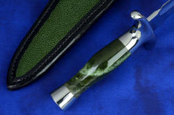 "Daqar" dagger, handle side detail. Nephrite jade is very hard and takes a brilliant polish, holding its finish indefinitely.