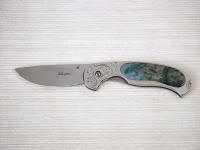 Izar folding knife: 440C stainless steel blade, hand-engraved 304 stainless steel liners, Indian Green Moss Agate Gemstone handle, 6AL4V titanium lockplate