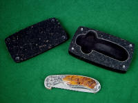 "Izar" folding knife with black granite case