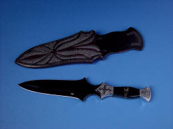 "Vesta" black rune dagger, without reflection on the blade. This photo shows accurately the blackness of the blued surface on this fine athame