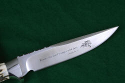 "Yarden" reverse side blade custom etching detail in CPMS30V high vanadium tool steel, satin finished