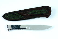 Reverse side and sheath back view of "Zeta" fine handmade custom knife in T3 cryogenically treated ATS-34 high molybdenum stainless steel blade, 304 stainless steel bolsters, Indian Green Moss Agate gemstone handle, hand-carved leather sheath inlaid with green rayskin
